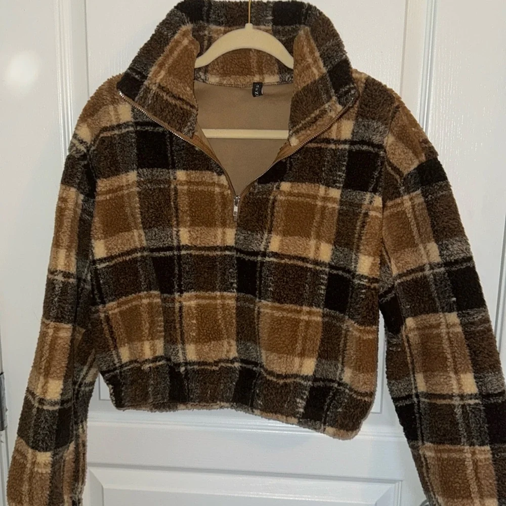 Patterned & Cropped brown & tan thick sweater. Size M, Brand: Zaful - Picture 1 of 1